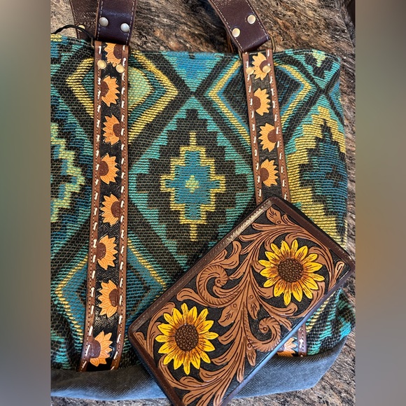 NWT Tote Purse and NWT Wallet - Picture 2 of 13